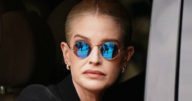 Kelly Osbourne makes touching tribute at Ozzys funeral procession