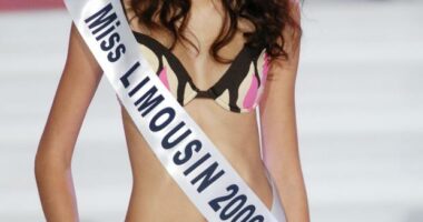 Sophie Vouzelaud, Miss Limousin 2006, in a swimsuit.