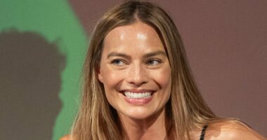 Margot Robbie tipped as a favourite to star in '90s reboot reboot