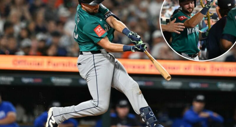 Mariners' Cal Raleigh hits 37th, 38th homers to move within one of Barry Bonds' pace