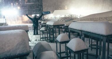 S﻿now resorts in NSW have been hit with a massive snow dump as ski enthusiasts gear up to hit the slopes during the school holidays. Falls Creek