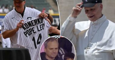 Pope Leo XIV gives autographed jersey to White Sox player from 2005 World Series team