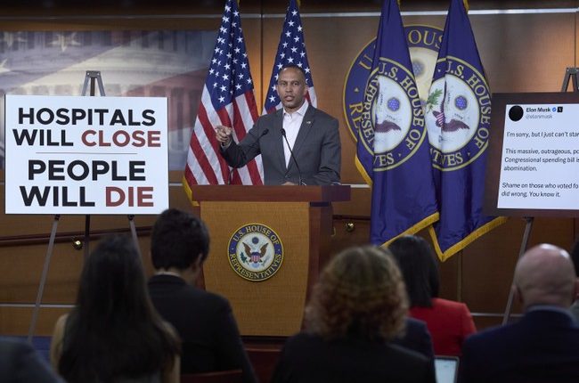 Profiles in Courage: Hakeem Jeffries Completely Avoids Question on Mamdani's Dubious College Application