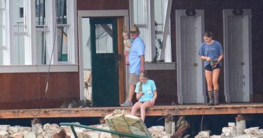 Risk of further floods in Texas during desperate search for missing as death toll tops 80