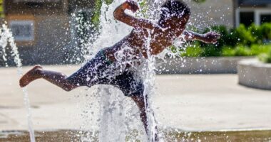 Savannah extending hours on pools and cooling centers