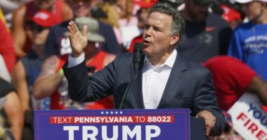 Senator feet away when Trump was shot recalls his 'uncommon behavior'