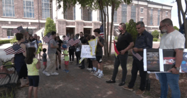Silent protest held in Aiken to bring awareness to violence in Syria