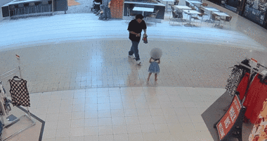 Surveillance video shows 26-year-old man grabbing toddler from mall play area before arrest for abduction