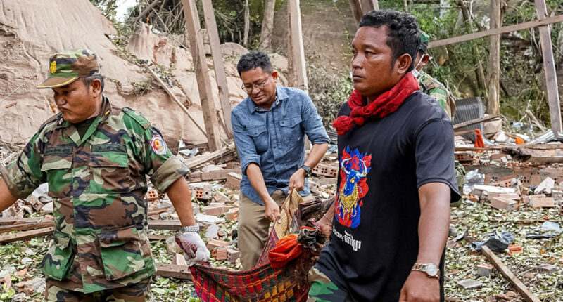 Tens of thousands flee their homes as Thailand and Cambodia clash