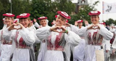Thousands of voices unite in song at traditional choir festival celebrating Estonia's culture