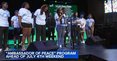 UCAN Chicago program: Nearly 200 youth pledge to be ambassadors for peace at Fellowship Missionary Baptist Church on South Side