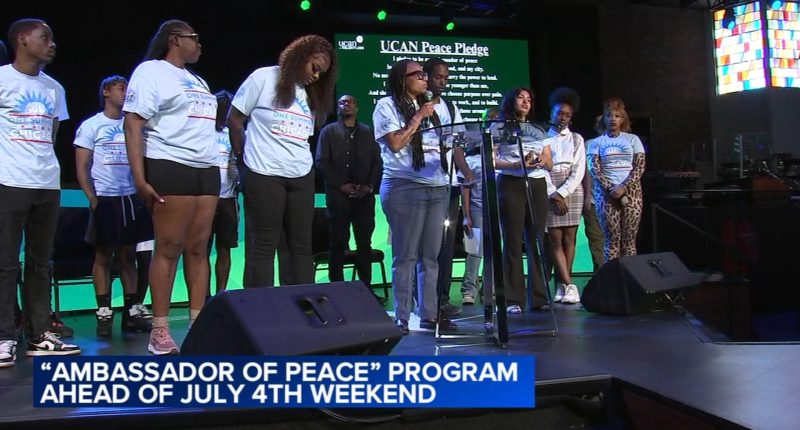 UCAN Chicago program: Nearly 200 youth pledge to be ambassadors for peace at Fellowship Missionary Baptist Church on South Side