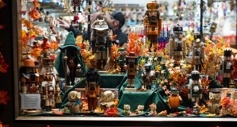 US retailers face holiday challenges amid tariff uncertainty