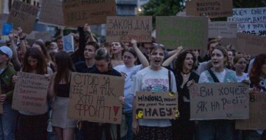 Ukrainians protest law they say weakens anti-corruption agencies