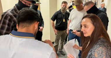 Volunteers flock to immigration courts to support migrants arrested in the hallways