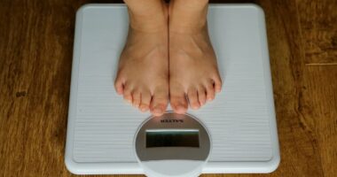 Woman warned her husband is cheating over sign on bathroom scales