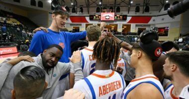 World's tallest teen, 7-foot-9 center Olivier Rioux, gives football a try at Florida