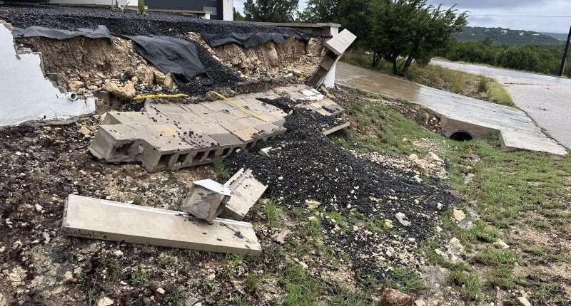 2 dead in Texas, at least 10 missing in devastating flooding