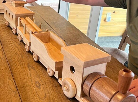 94-year-old in Indiana gives to children through his wooden trains