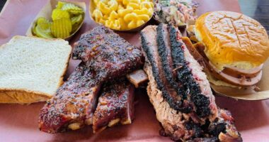 At Windy City Smokeout, barbecue and country stars take center stage