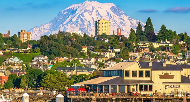 Earthquake swarm at Mount Rainier continues as more than 800 tremors rattle the catastrophic volcano