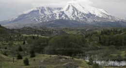 Hundreds of small earthquakes rattle Washington's Mount Rainier