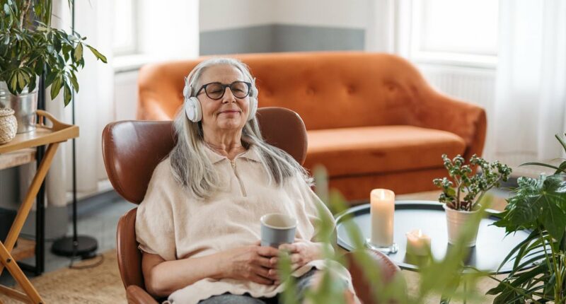 I'm a neurologist - these are eight simple steps I used to slow my mother's dementia