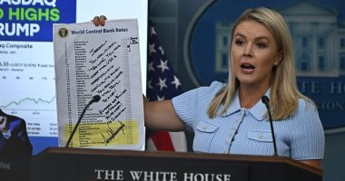 Karoline Leavitt reads handwritten note Trump sent to 'too late' Fed Chair Jerome Powell including brutal troll