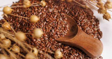 Menopause symptoms can 'improve' if you eat nutritionist's five foods