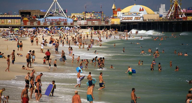 Officials expand beach closures on July 4 due to hidden deadly bacteria