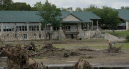 Trump to survey floods as he flaunts ties to deep-red Texas