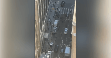 Video: Chaotic confrontation with ICE officers in San Francisco