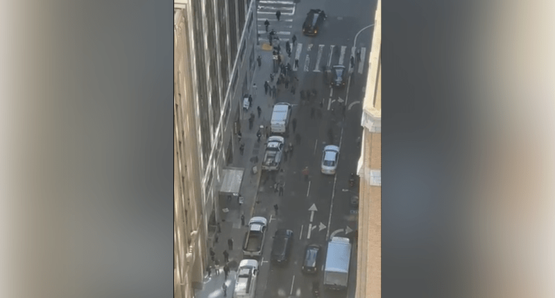 Video: Chaotic confrontation with ICE officers in San Francisco