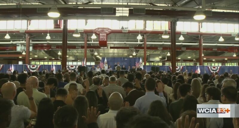 400 immigrants become citizens at IL State Fair naturalization ceremony
