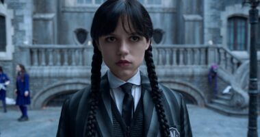 A Fantastic Cast Struggles With Overcrowded Plotlines