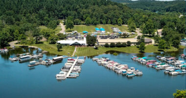Amish Mom Drives Golf Cart Into Lake With 3 Teen Children; Dad, 4-Year-Old Son Later Found Dead in Water