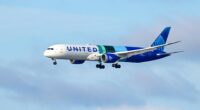 United Airlines plane landing.