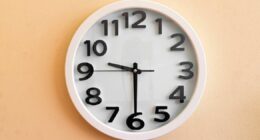 Anyone who wakes up tired urged to follow the 9.30pm rule to feel better
