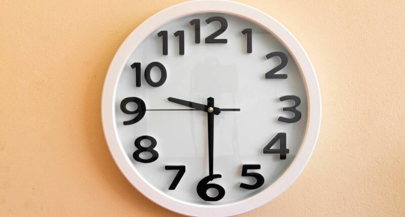 Anyone who wakes up tired urged to follow the 9.30pm rule to feel better