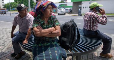 As Guatemalan kids sit in planes on tarmac, judge orders they stay in the US _ for now