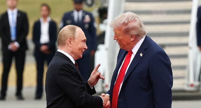 Body language expert breaks down historic Trump-Putin face-off