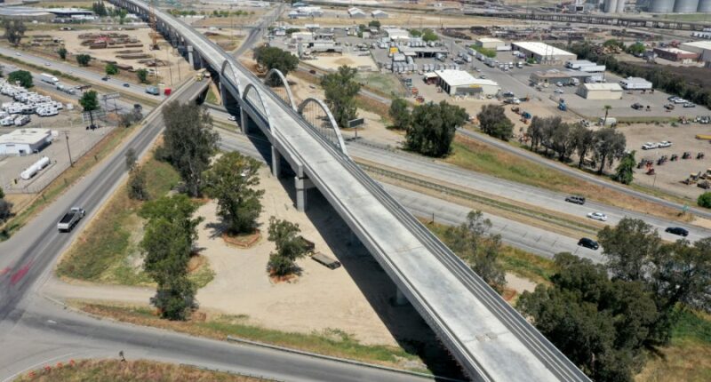 Aerial view of the Cedar Viaduct crossing in Fresno. (California High-Speed Rail Authority)