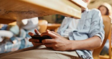 Central Illinois schools introducing 'phone-free' environment