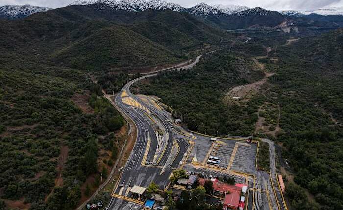 Chilean rescuers recover the bodies of 4 miners who were trapped in a collapsed shaft
