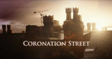 Coronation Street fans are stunned as soap icon makes surprise return