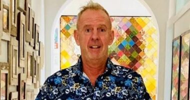 Customers condemn Fatboy Slim's beachfront cafe for 'crazy' prices