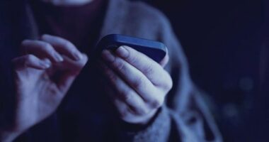 An investigation has found the majority of calls to a crucial women's domestic violence helpline went unanswered at the end of last year, prompting the promise of an overhaul.