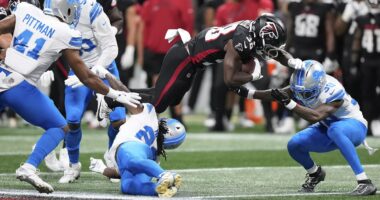 Detroit Lions' Morice Norris is left motionless after frightening hit