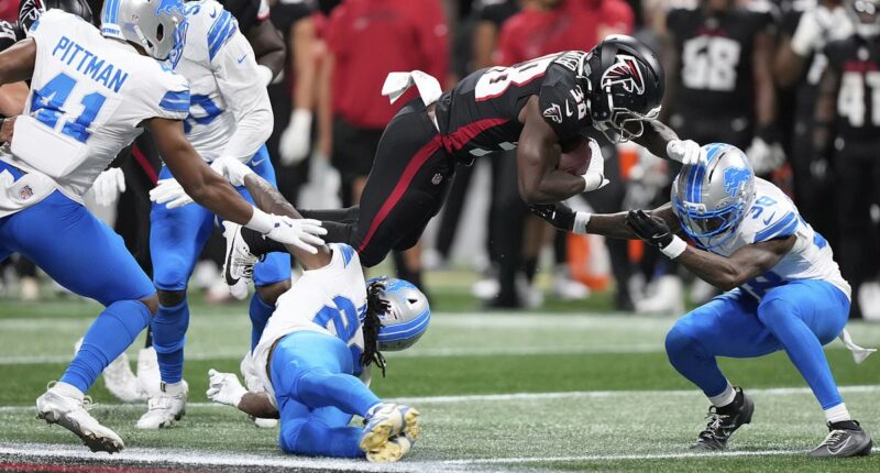 Detroit Lions' Morice Norris is left motionless after frightening hit