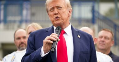 Donald Trump set to make announcement from White House Oval Office
